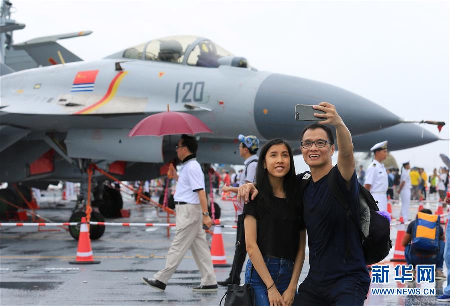 Porta-avi?es Liaoning aberto ao público em Hong Kong