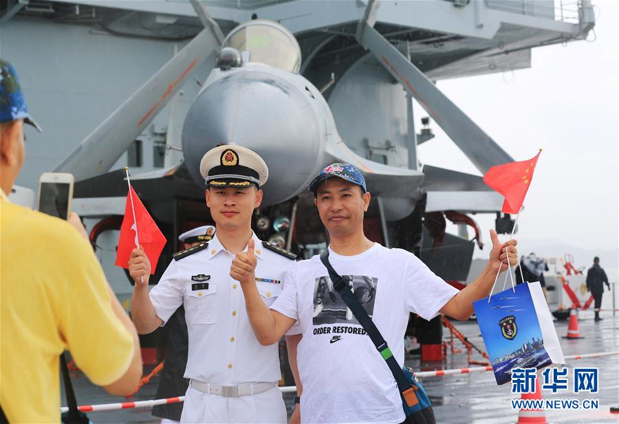 Porta-avi?es Liaoning aberto ao público em Hong Kong