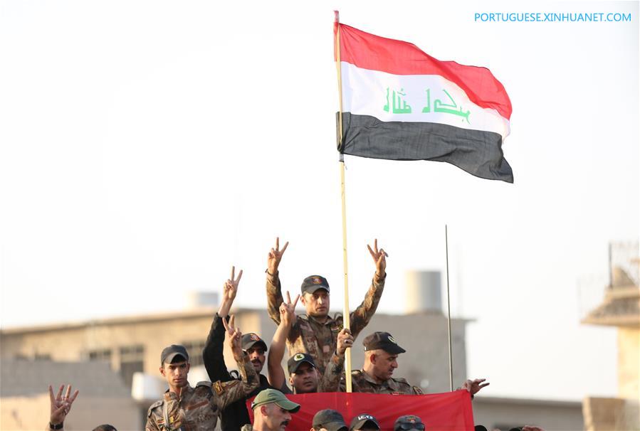 Iraquianos comemoram vitória histórica sobre o Estado Islamico em Mosul