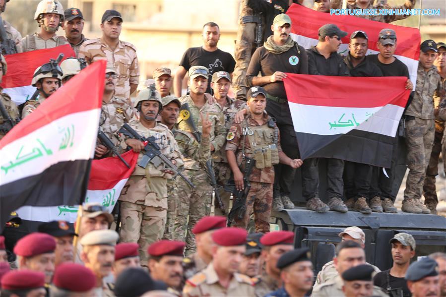 Iraquianos comemoram vitória histórica sobre o Estado Islamico em Mosul