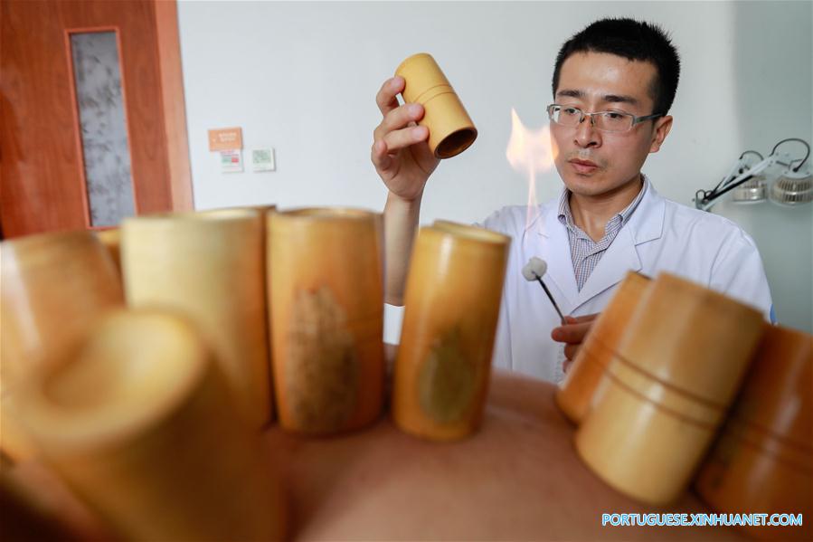 Chineses recorrem à medicina tradicional chinesa para prevenir doen?as em meio a onda de calor