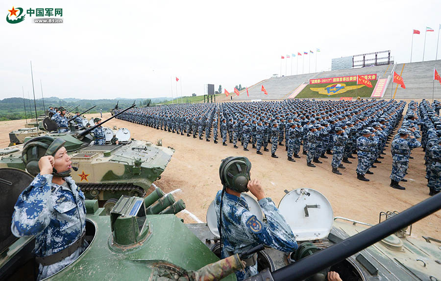 Veículo blindado de combate aerotransportado chinês preparado para competi??o militar internacional