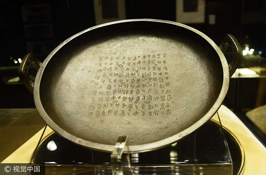 Prato de bronze da dinastia Zhou Ocidental bate recorde em leil?o