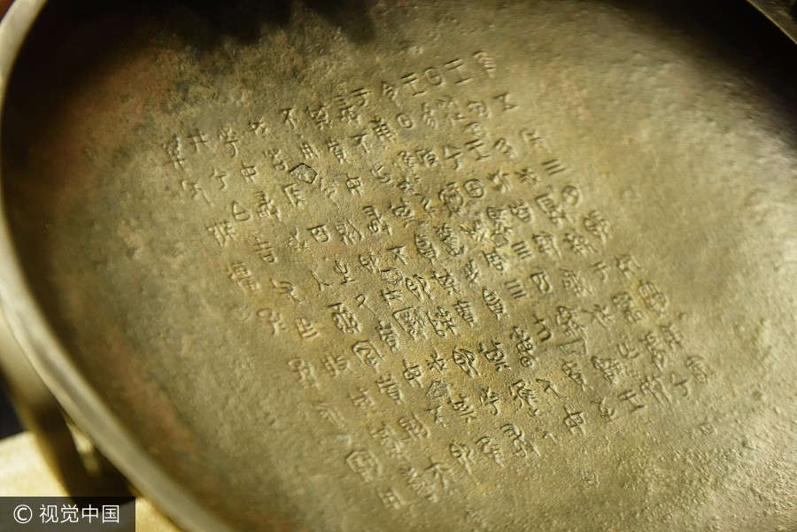 Prato de bronze da dinastia Zhou Ocidental bate recorde em leil?o