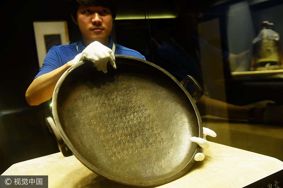 Prato de bronze da dinastia Zhou Ocidental bate recorde em leil?o
