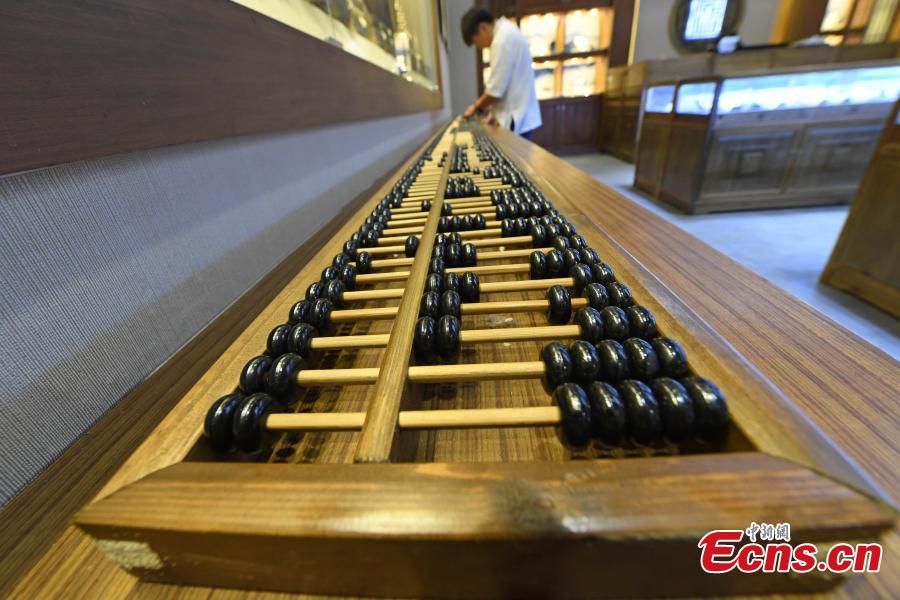 ábaco com 6 metros de comprimento exibido em Taiyuan