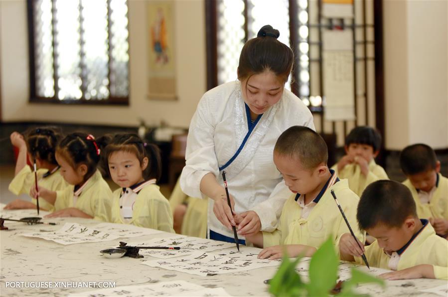 Acampamento de Ver?o da Cultura Tradicional Nacional é realizado em Hebei