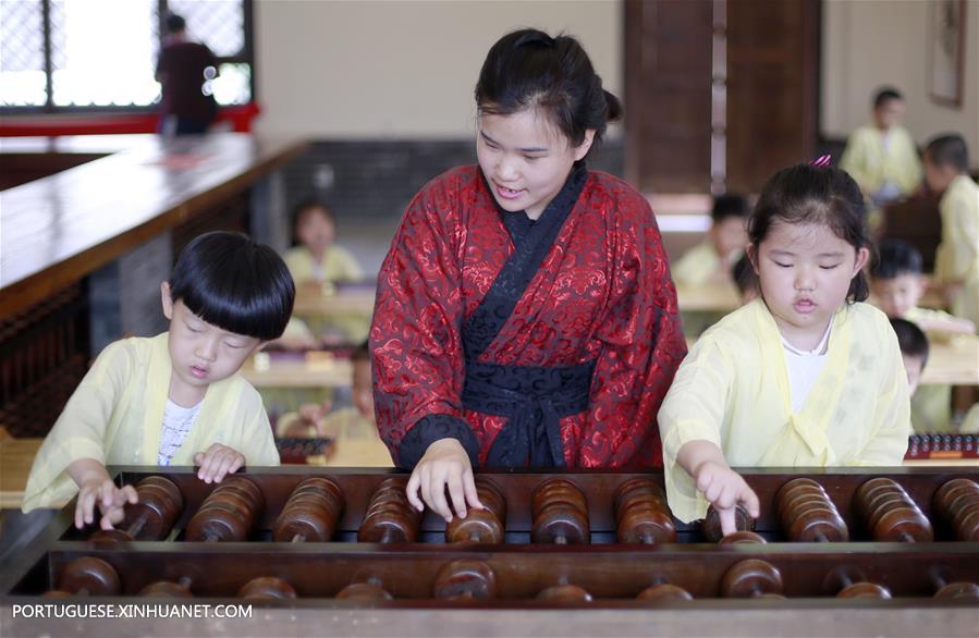 Acampamento de Ver?o da Cultura Tradicional Nacional é realizado em Hebei