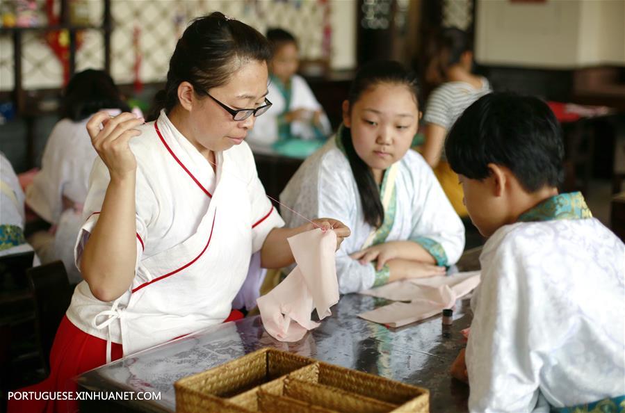 Acampamento de Ver?o da Cultura Tradicional Nacional é realizado em Hebei