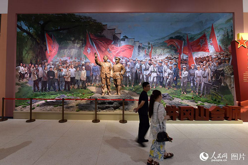 Exposi??o comemorativa do 90o aniversário do Exército de Liberta??o Popular é realizada em Beijing