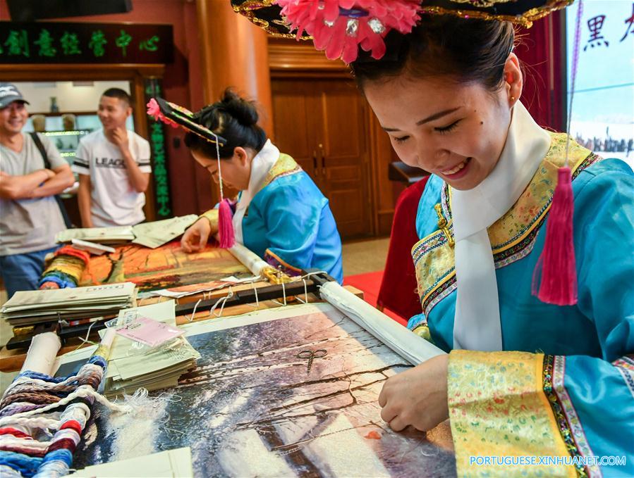 Exposi??o do bordado Bohai Mohe em Harbin, no nordeste da China
