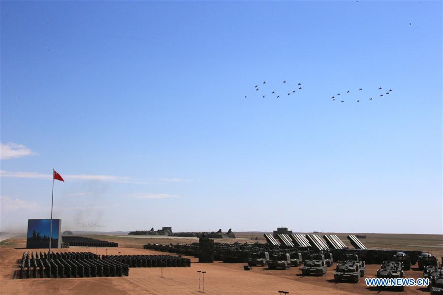 Exército chinês realiza desfile para celebrar 90o aniversário