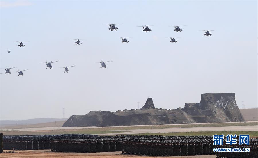 Exército chinês realiza desfile para celebrar 90o aniversário