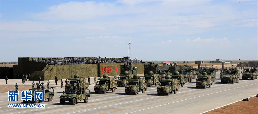 China demonstra equipamentos de guerra eletr?nica em desfile pelo Dia do Exército