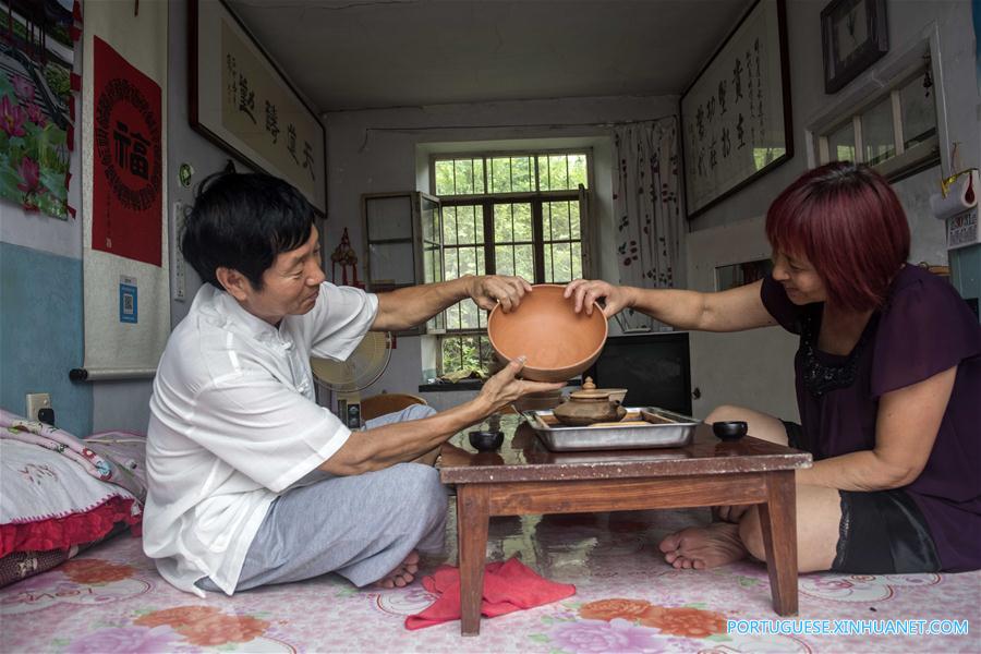 Galeria: Produ??o de tigelas de barro Delu em Shandong
