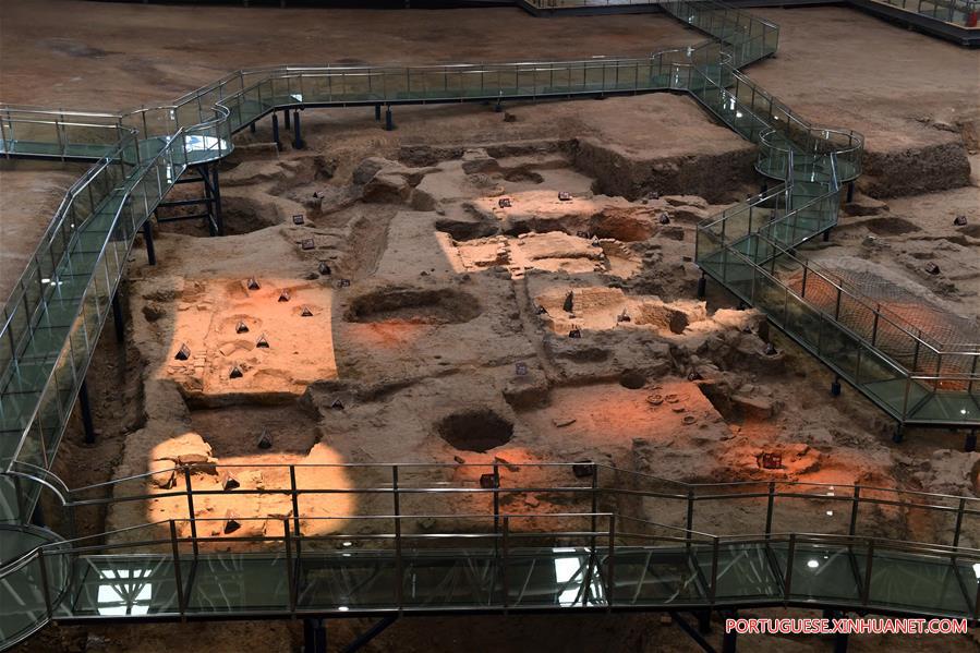 Relíquias do forno da ceramica Ru s?o exibidas em Henan