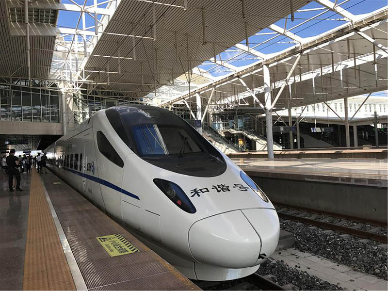 Primeiro trem de alta velocidade na Mongólia Interior entra em funcionamento