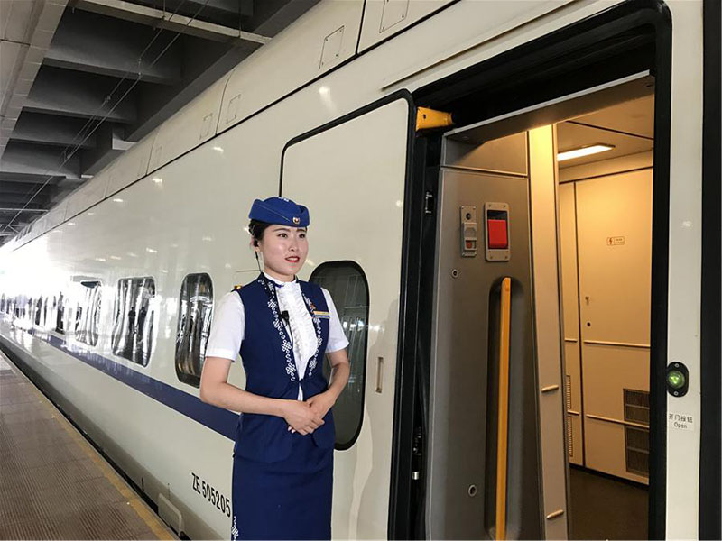 Primeiro trem de alta velocidade na Mongólia Interior entra em funcionamento