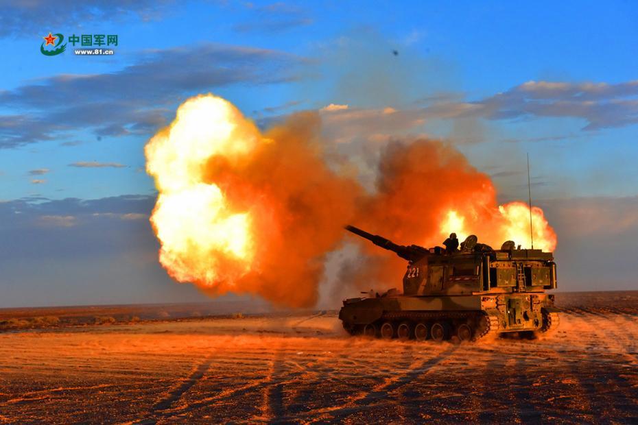 China realiza treinamento militar no deserto