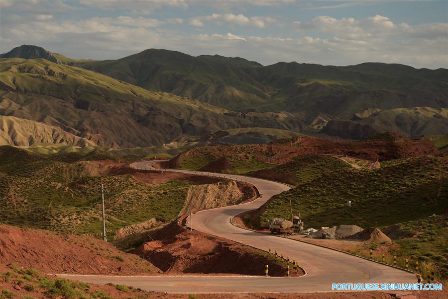 Cenário do Canion Pingshanhu em Gansu, no noroeste da China