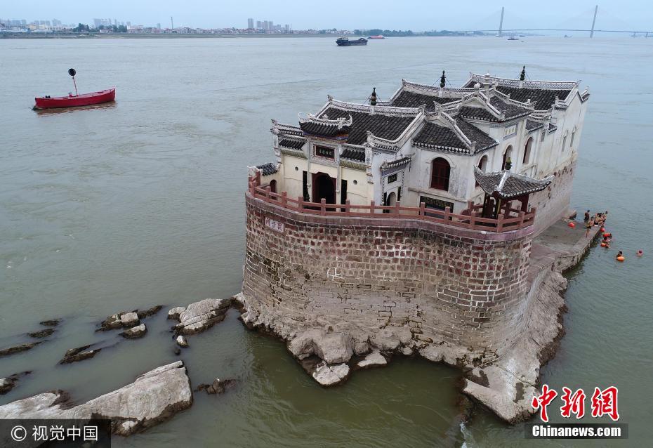 Templo ressurge após inunda??es em Hubei