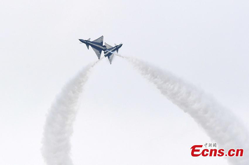 Galeria: Equipe de Acrobacias Aéreas Bayi participa nos Jogos Internacionais do Exército