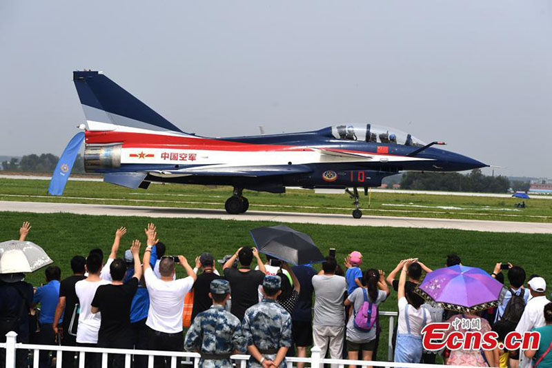 Galeria: Equipe de Acrobacias Aéreas Bayi participa nos Jogos Internacionais do Exército