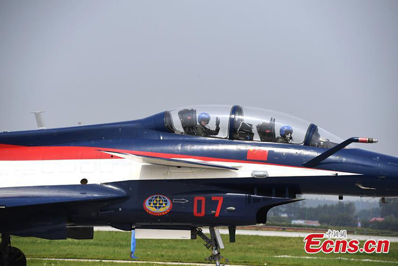 Galeria: Equipe de Acrobacias Aéreas Bayi participa nos Jogos Internacionais do Exército