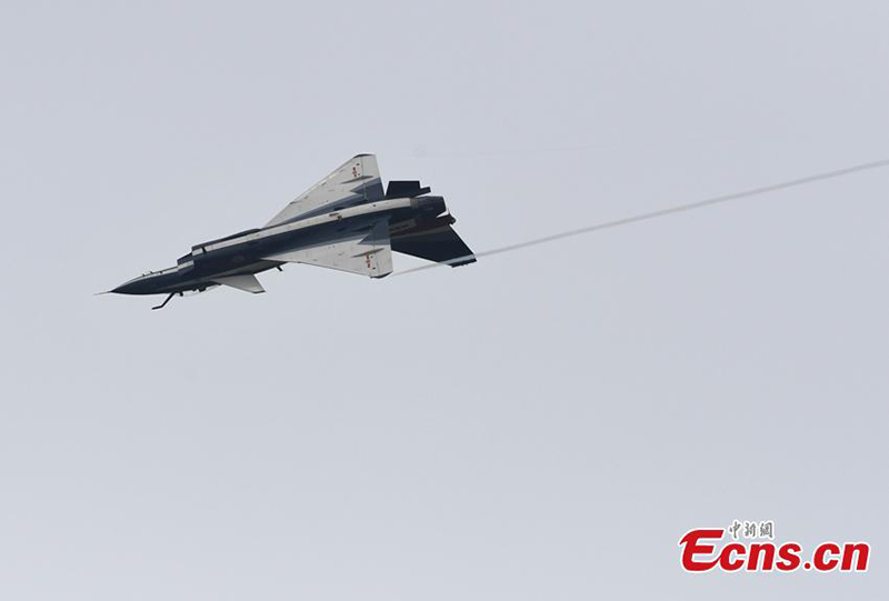Galeria: Equipe de Acrobacias Aéreas Bayi participa nos Jogos Internacionais do Exército