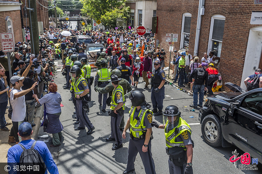 Manifesta??o supremacista branca na Virgínia causa três mortos e 34 feridos