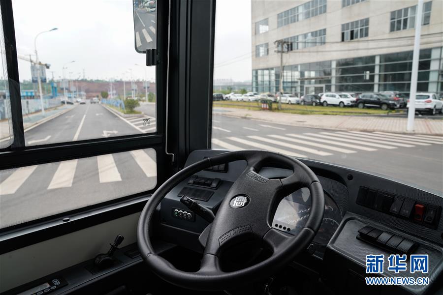 Primeiro ?nibus inteligente sem motorista entra em fase de teste na China