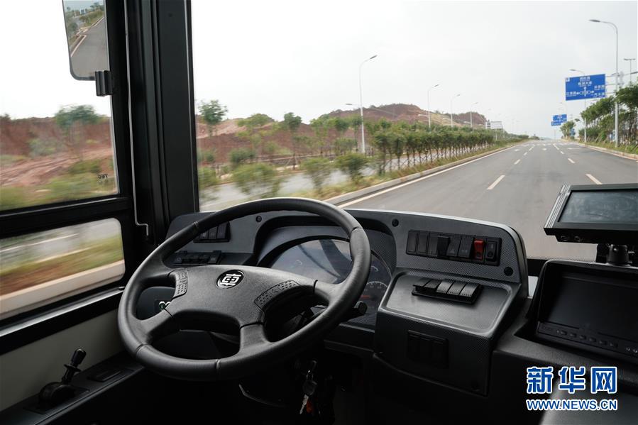 Primeiro ?nibus inteligente sem motorista entra em fase de teste na China