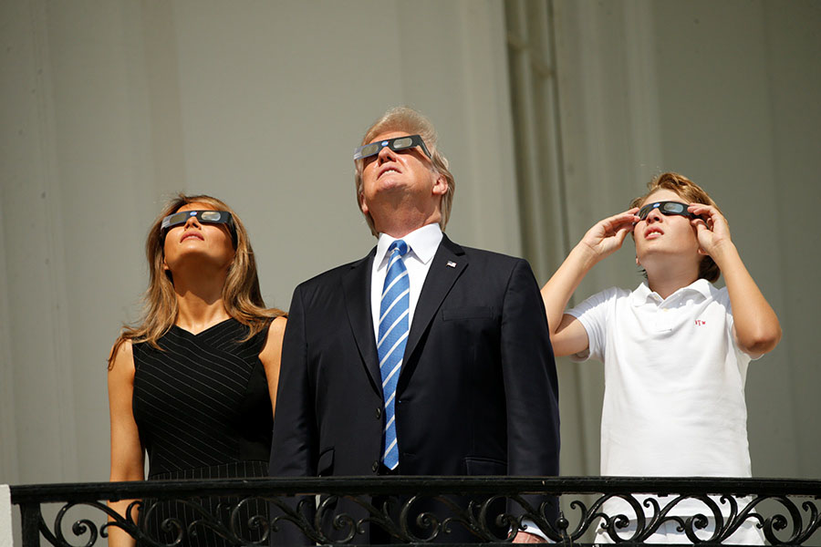 Milhares de americanos assistiram a eclipse solar total