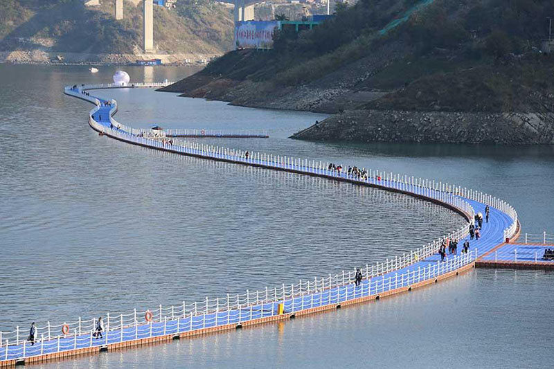 Cal?ada flutuante mais longa do mundo em Guizhou