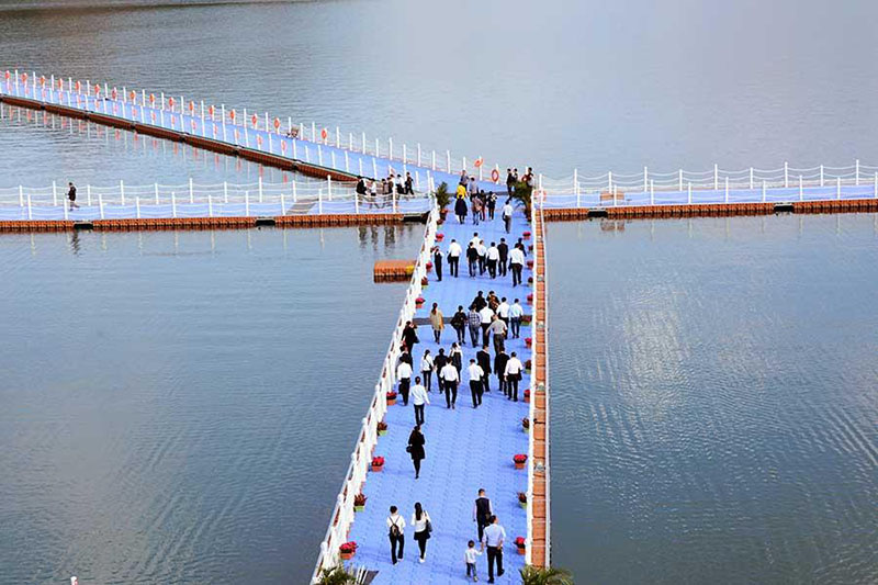 Cal?ada flutuante mais longa do mundo em Guizhou