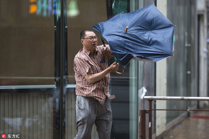 Tuf?o mais forte do ano provoca mortos e feridos no sul da China