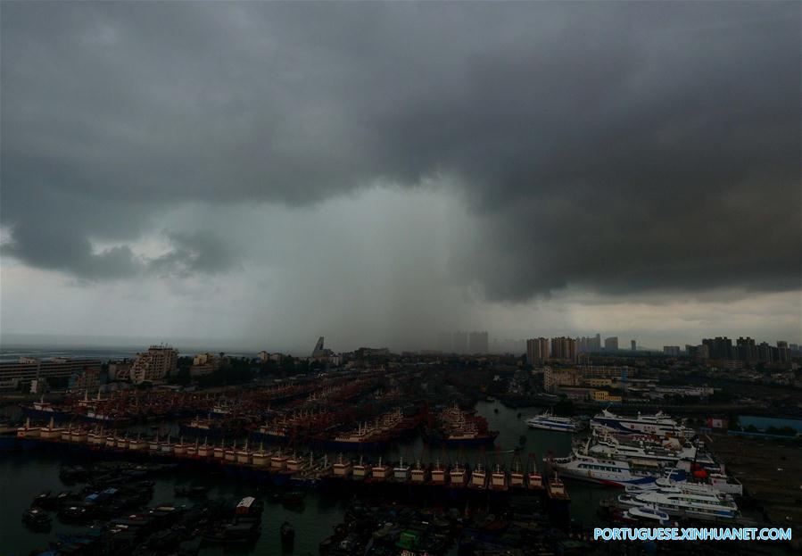 Condi??es meteorológicas mudam rapidamente com a chegada do tuf?o Pakhar