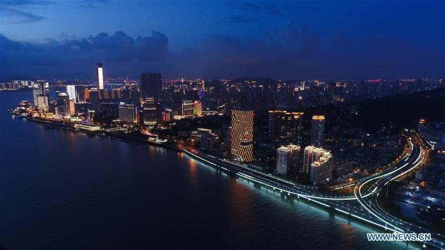 Galeria: vista noturna de Xiamen, cidade anfitri? da cúpula dos BRICS 2017