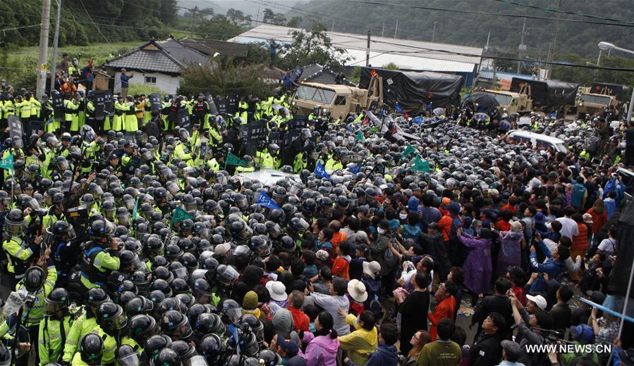 Elementos do THAAD transportados para o local de implanta??o na Coreia do Sul