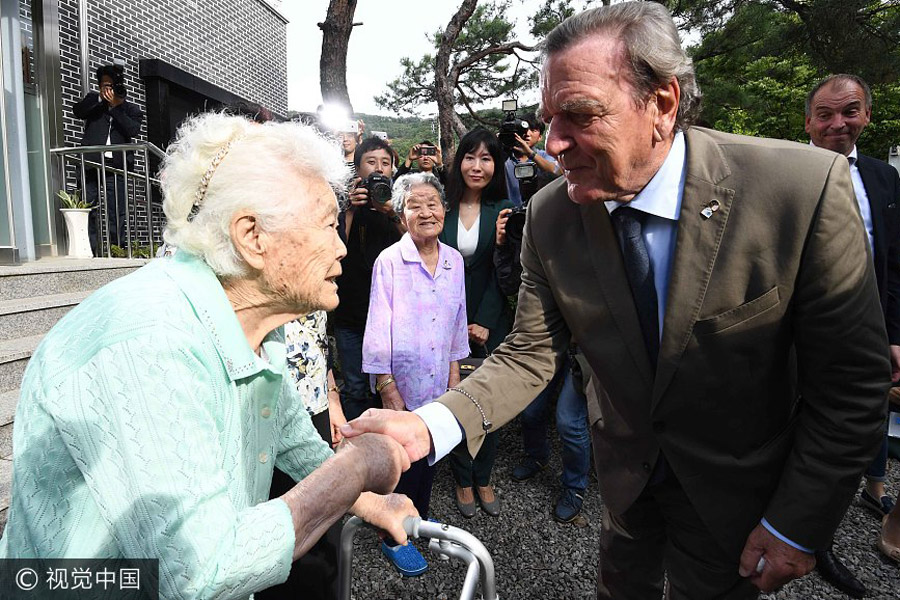 Ex-chanceler da Alemanha visita “mulheres de conforto”,deixando aviso ao Jap?o