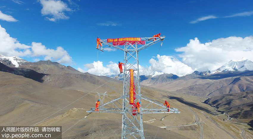 Linha de transmiss?o de energia mais alta do mundo entra em funcionamento