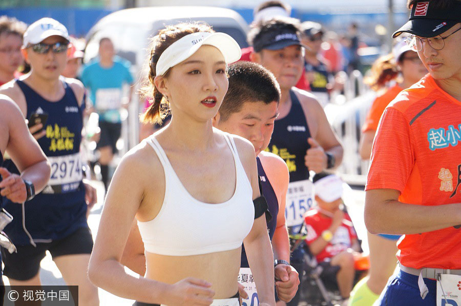 Corredores competem durante Maratona de Beijing 2017