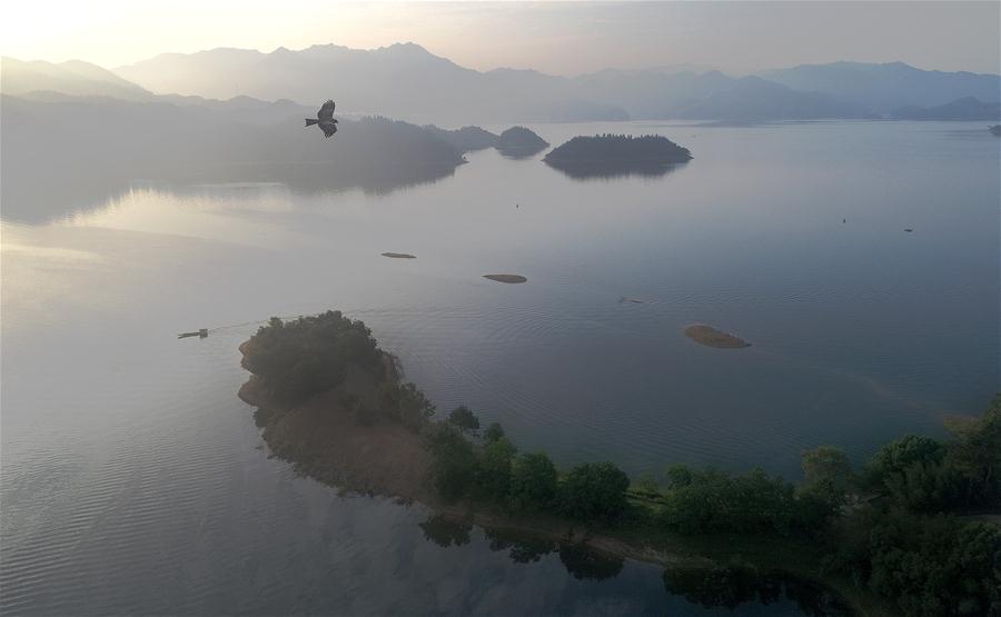 Cenário do reservatório Xianghongdian em Lu'an, no leste da China