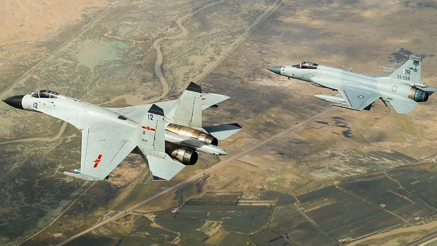China e Paquist?o realizam exercício aéreo conjunto