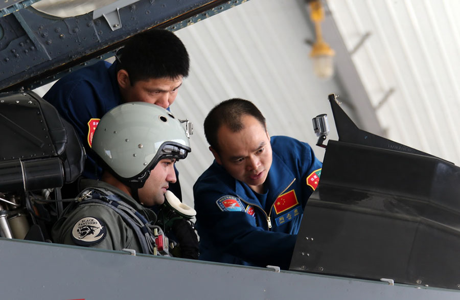 China e Paquist?o realizam exercício aéreo conjunto