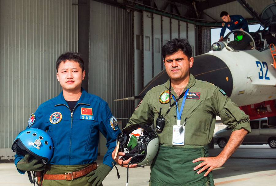 China e Paquist?o realizam exercício aéreo conjunto