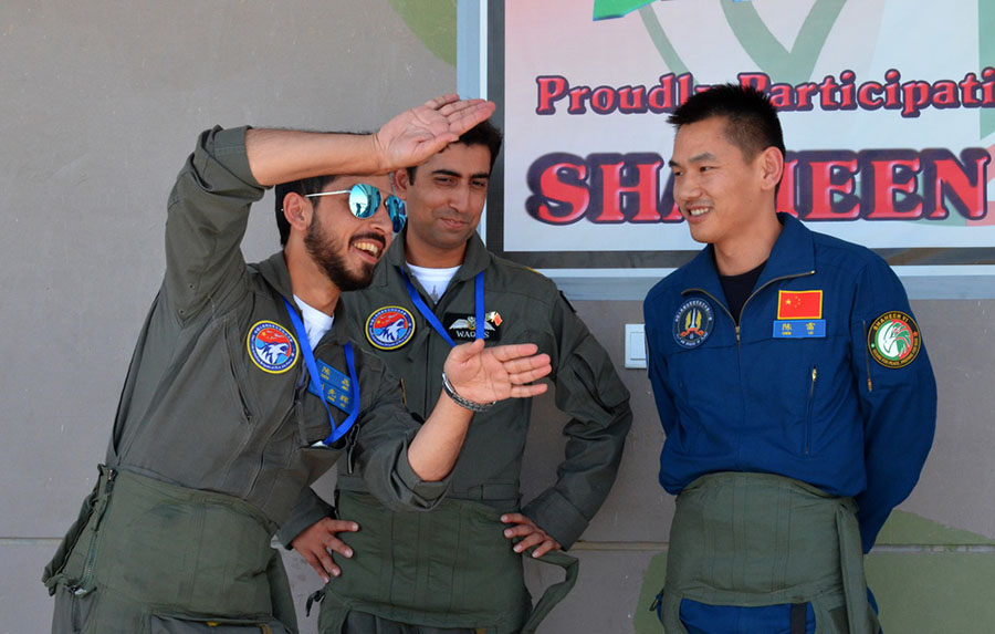 China e Paquist?o realizam exercício aéreo conjunto