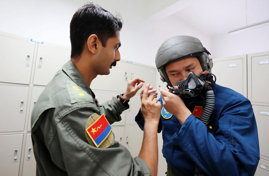 China e Paquist?o realizam exercício aéreo conjunto