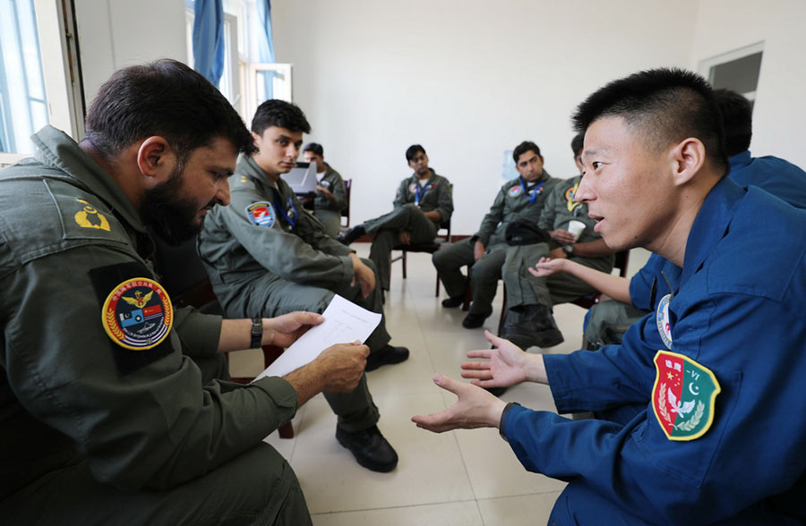 China e Paquist?o realizam exercício aéreo conjunto