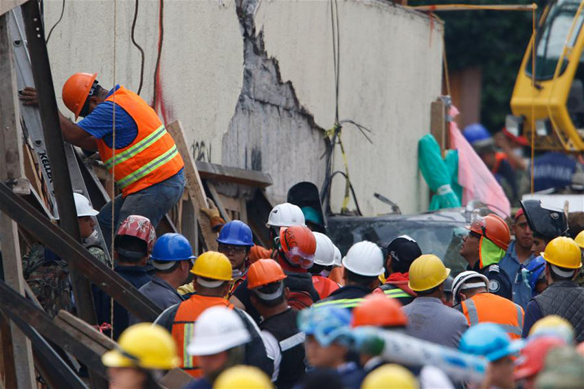 Número de mortos no terremoto no centro do México atinge 273